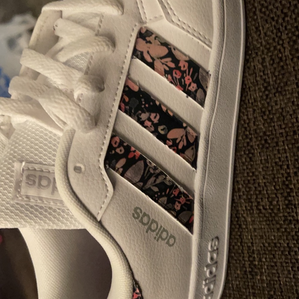 Custom Adidas - Picture 2 of 6